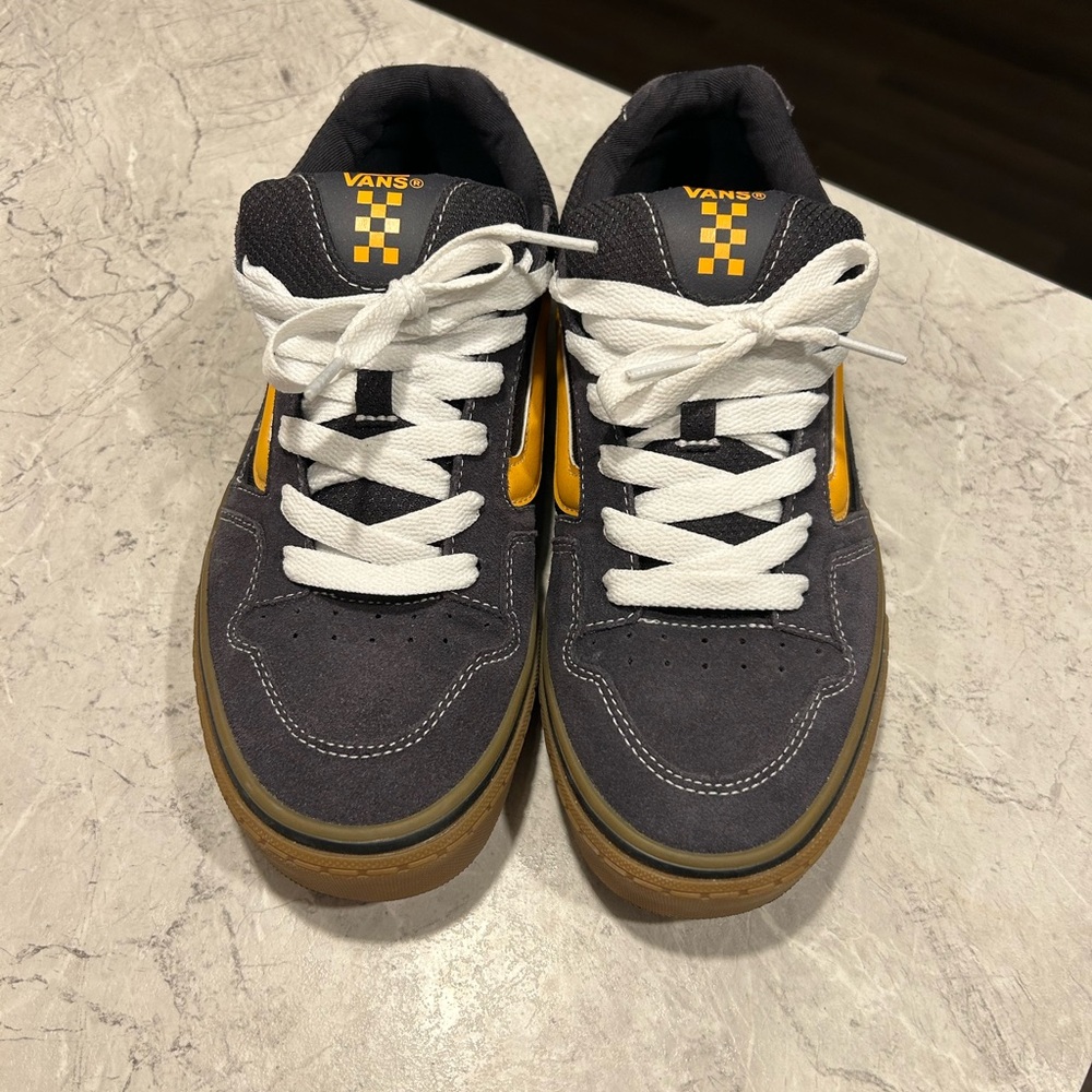 Vans navy/yellow with gum bottom - Picture 2 of 4